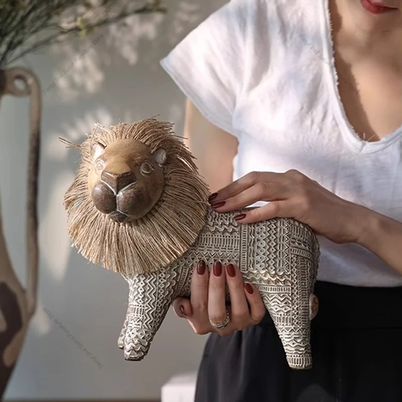 Art Craft Room Ideas - ​​Nordic Style Artistic Lion Mini Figurines